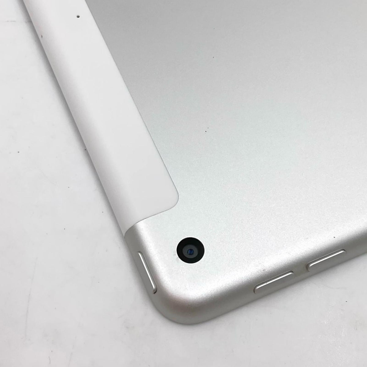 【全額返金保証】【最速発送】Apple iPad iPad 10.2インチ 第9世代 64GB シルバー WiFi+Cellular au SIMフリー 白ロム 動作確認済