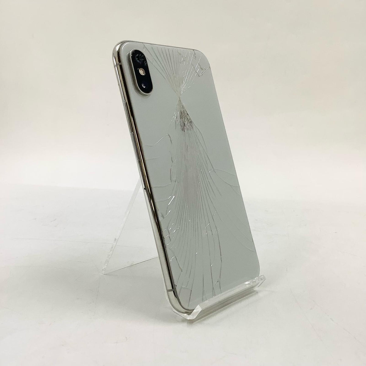 【最速発送】Apple iPhone iPhone XS 256GB シルバー au 白ロム【難有】 84%