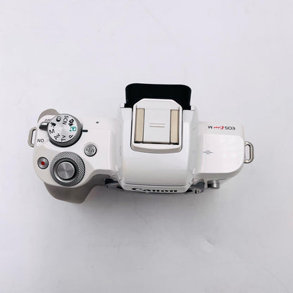 【全額返金保証】【最速発送】Canon デジタル一眼 EOS Kiss M2 ダブルズームキット ホワイト 美品 動作確認済
