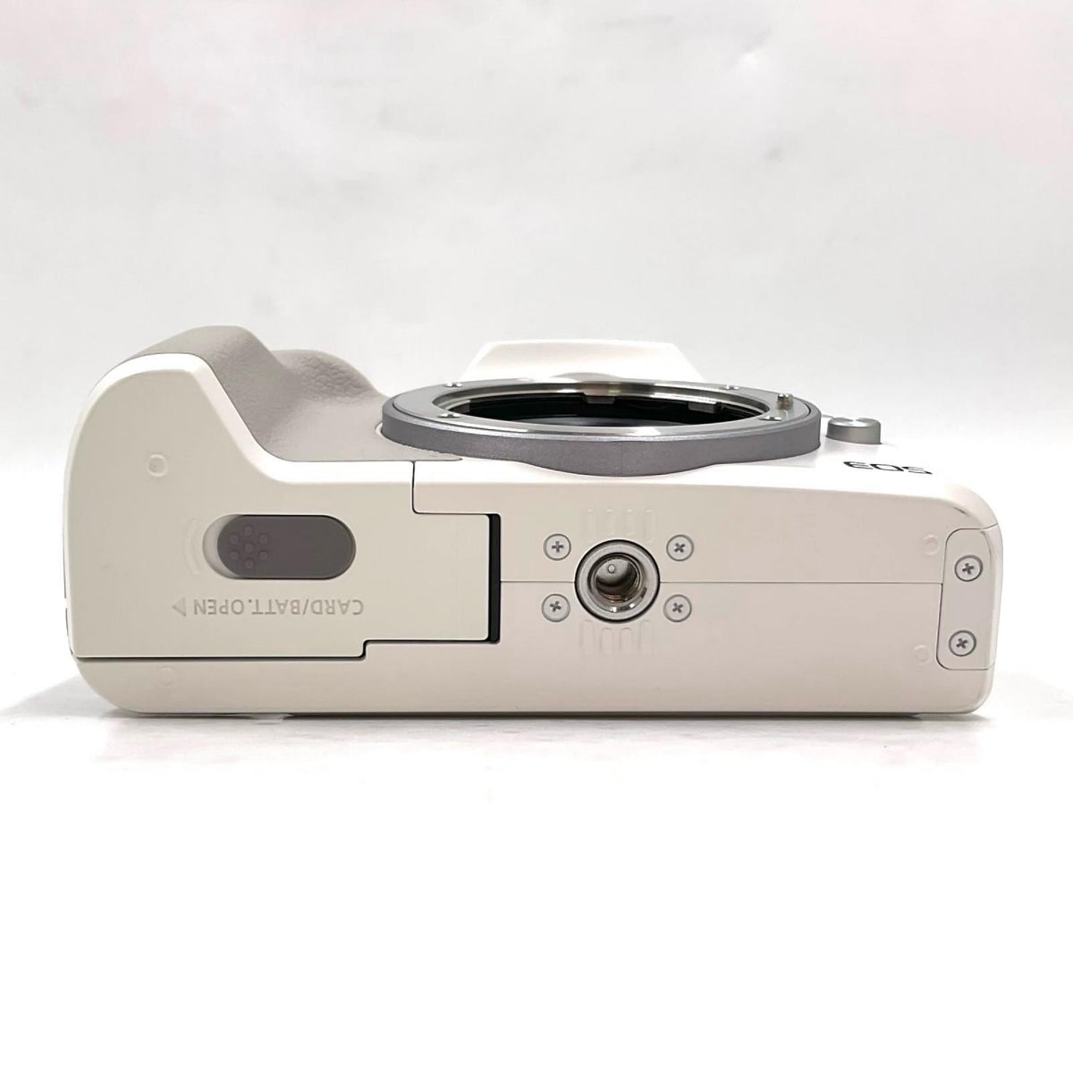【全額返金保証】【最速発送】Canon デジタル一眼 EOS Kiss M2 ボディ ホワイト 美品 動作確認済