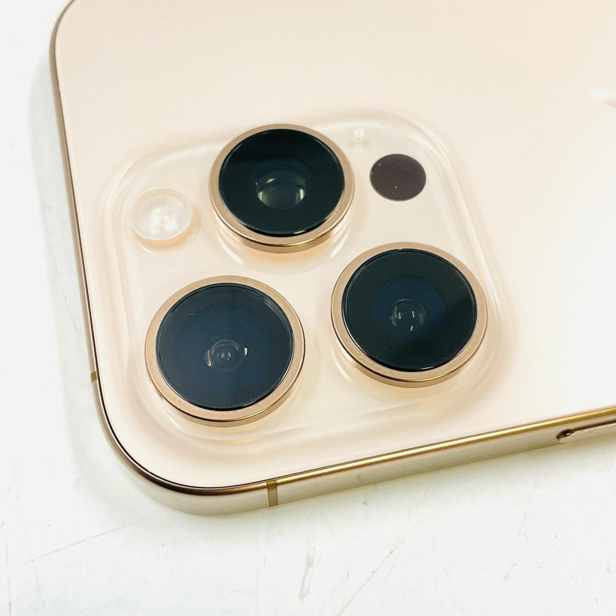 【全額返金保証】【最速発送】Apple iPhone iPhone 16 Pro 256GB デザートチタニウム SIMフリー 白ロム 美品 動作確認済 90%