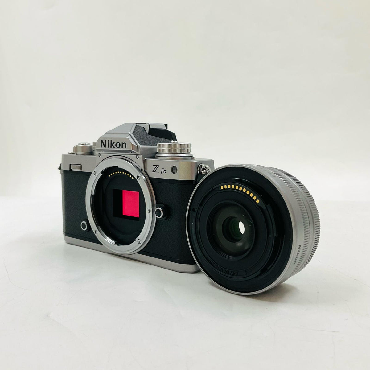 【全額返金保証】【最速発送】Nikon デジタル一眼 Z fc 16-50 VR レンズキット シルバー 美品 動作確認済
