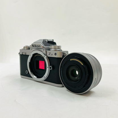 【全額返金保証】【最速発送】Nikon デジタル一眼 Z fc 16-50 VR レンズキット シルバー 美品 動作確認済