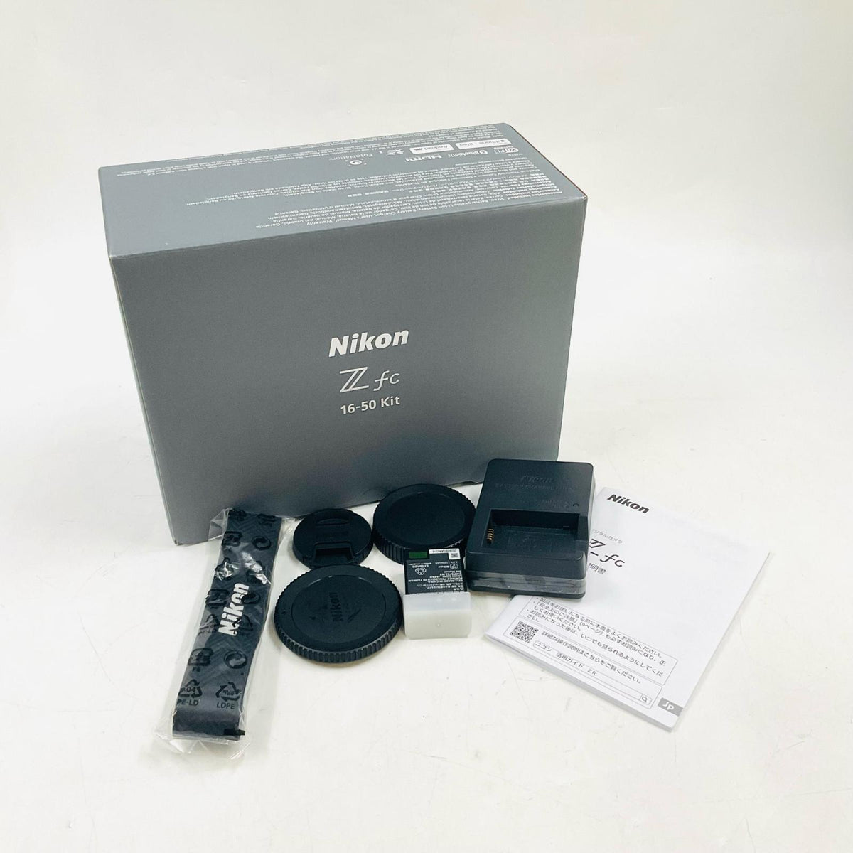 【全額返金保証】【最速発送】Nikon デジタル一眼 Z fc 16-50 VR レンズキット シルバー 美品 動作確認済