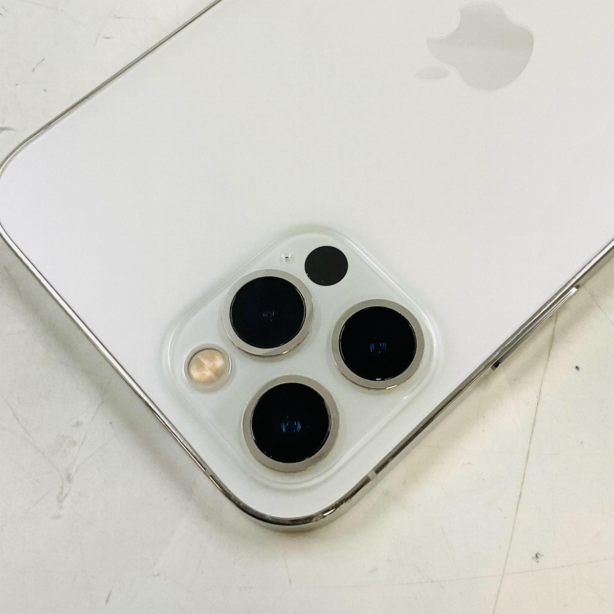 【全額返金保証】【最速発送】Apple iPhone iPhone 12 Pro 128GB シルバー docomo 白ロム 動作確認済 75%