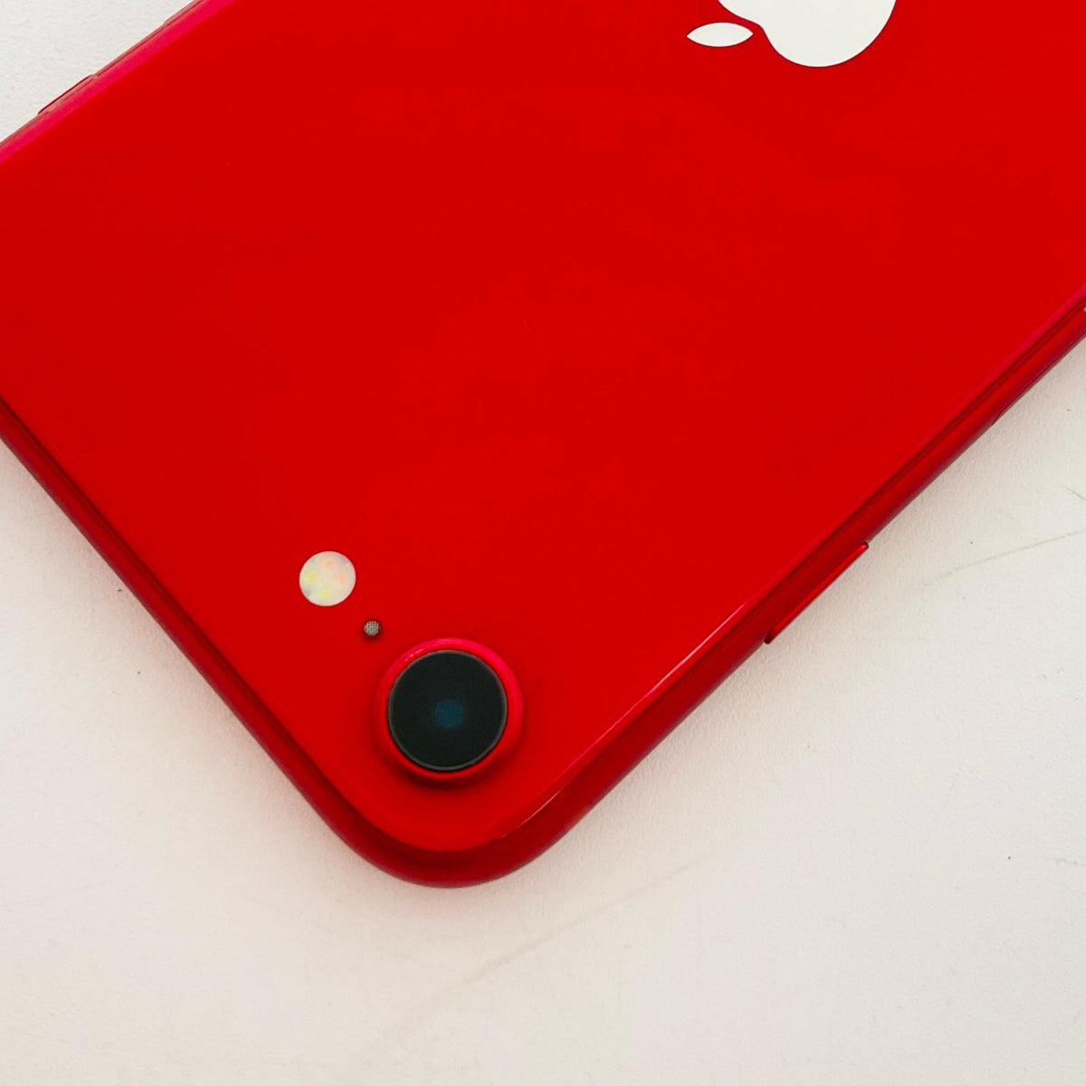 【全額返金保証】【最速発送】Apple iPhone iPhone SE (2nd generation) 64GB (PRODUCT)RED docomo 白ロム 動作確認済 85%