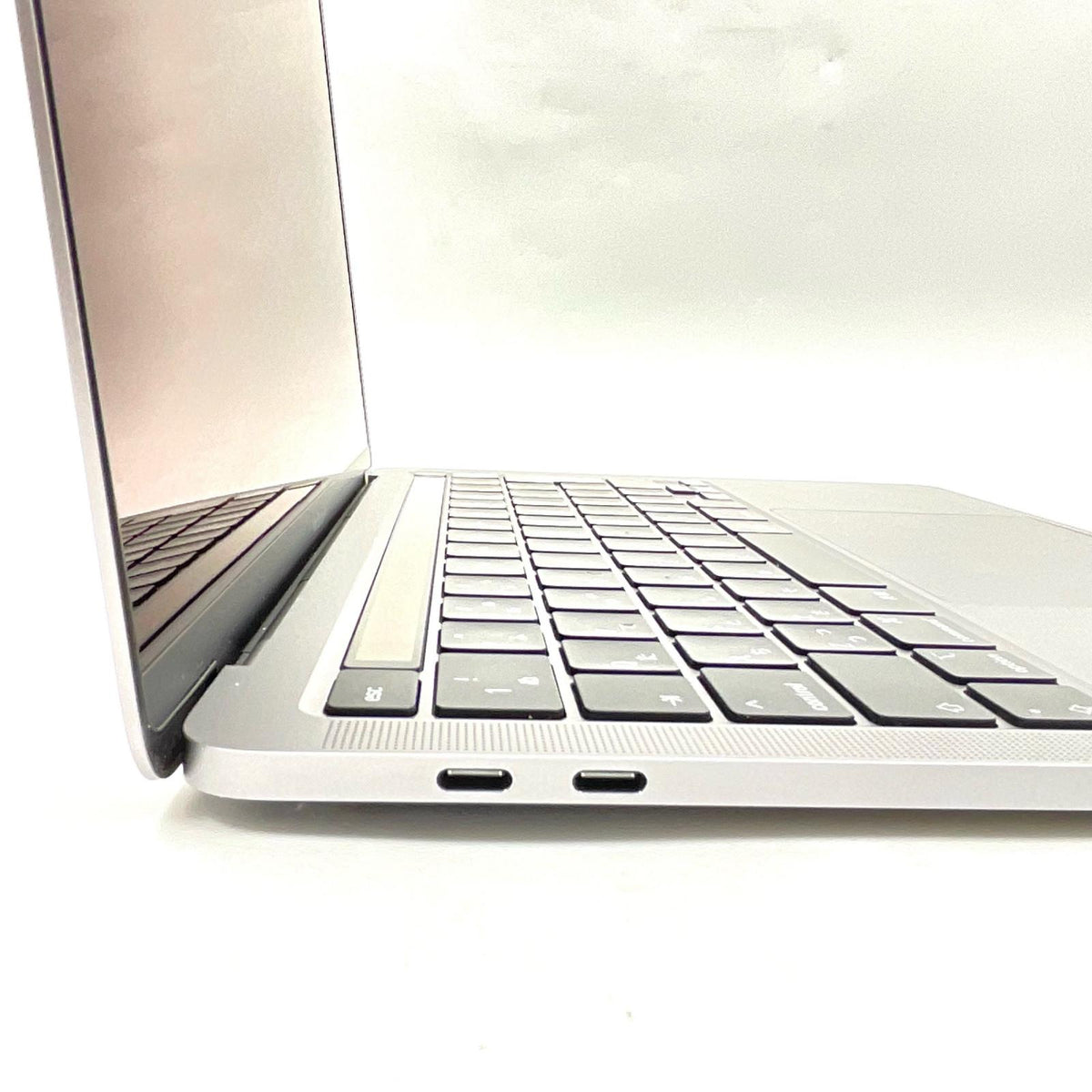 【全額返金保証】【最速発送】Apple MacBook Pro 13.3インチ 2020 Apple M1 8GB SSD 256GB スペースグレイ 95% 美品 動作確認済