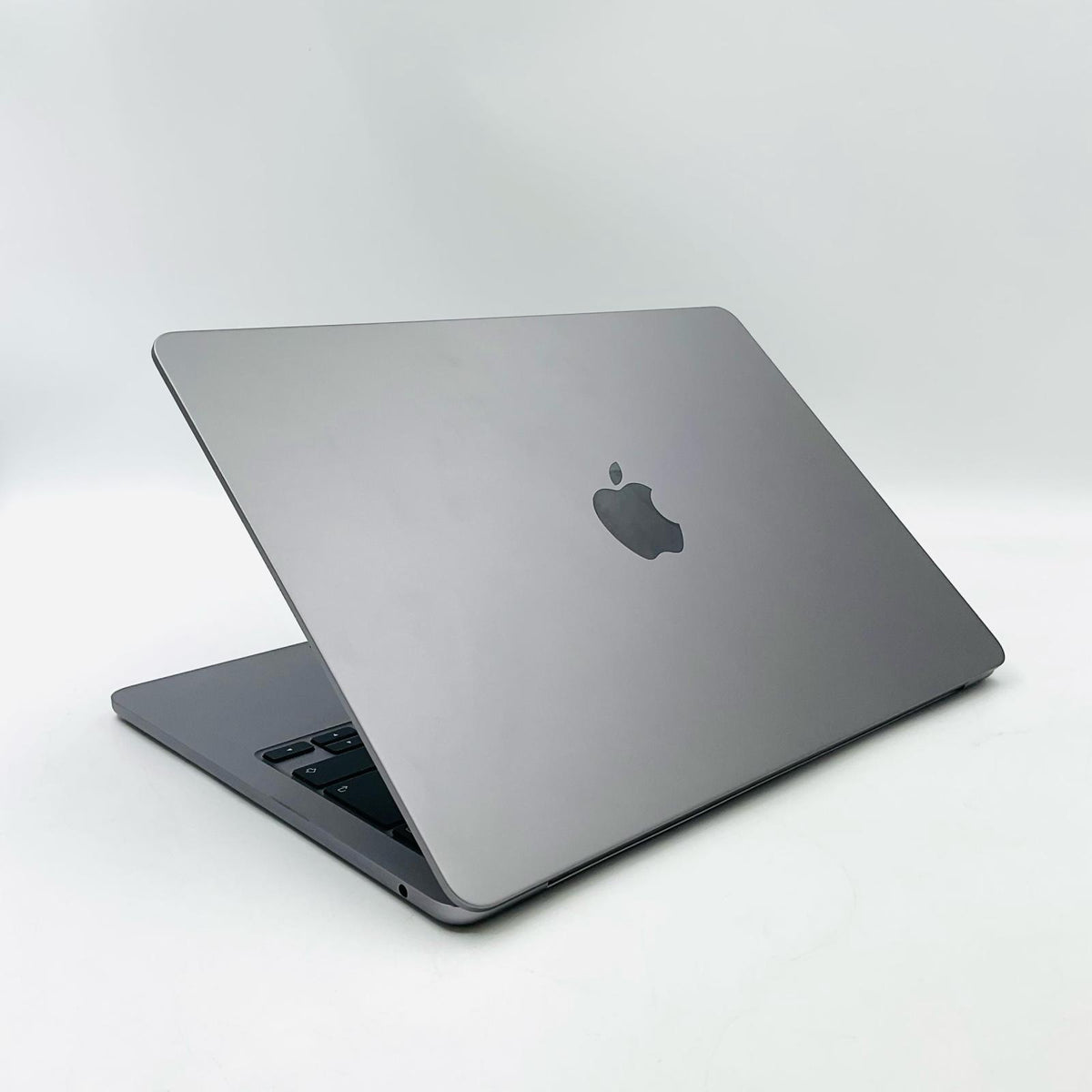 【最速発送】Apple MacBook Air 13.6インチ 2022 Apple M2 8GB SSD 256GB スペースグレイ 79%【難有】