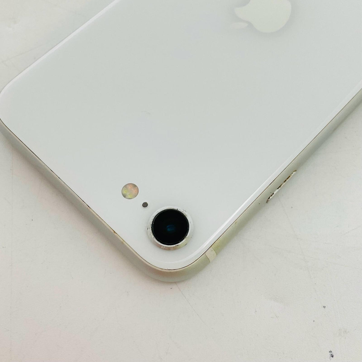 【全額返金保証】【最速発送】Apple iPhone iPhone SE 第2世代 64GB ホワイト SIMフリー 白ロム 動作確認済 82%