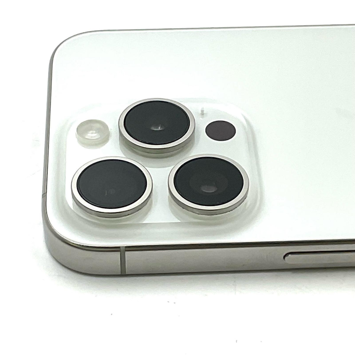 【全額返金保証】【最速発送】Apple iPhone iPhone 15 Pro 128GB ホワイトチタニウム docomo 白ロム 美品 動作確認済 98%