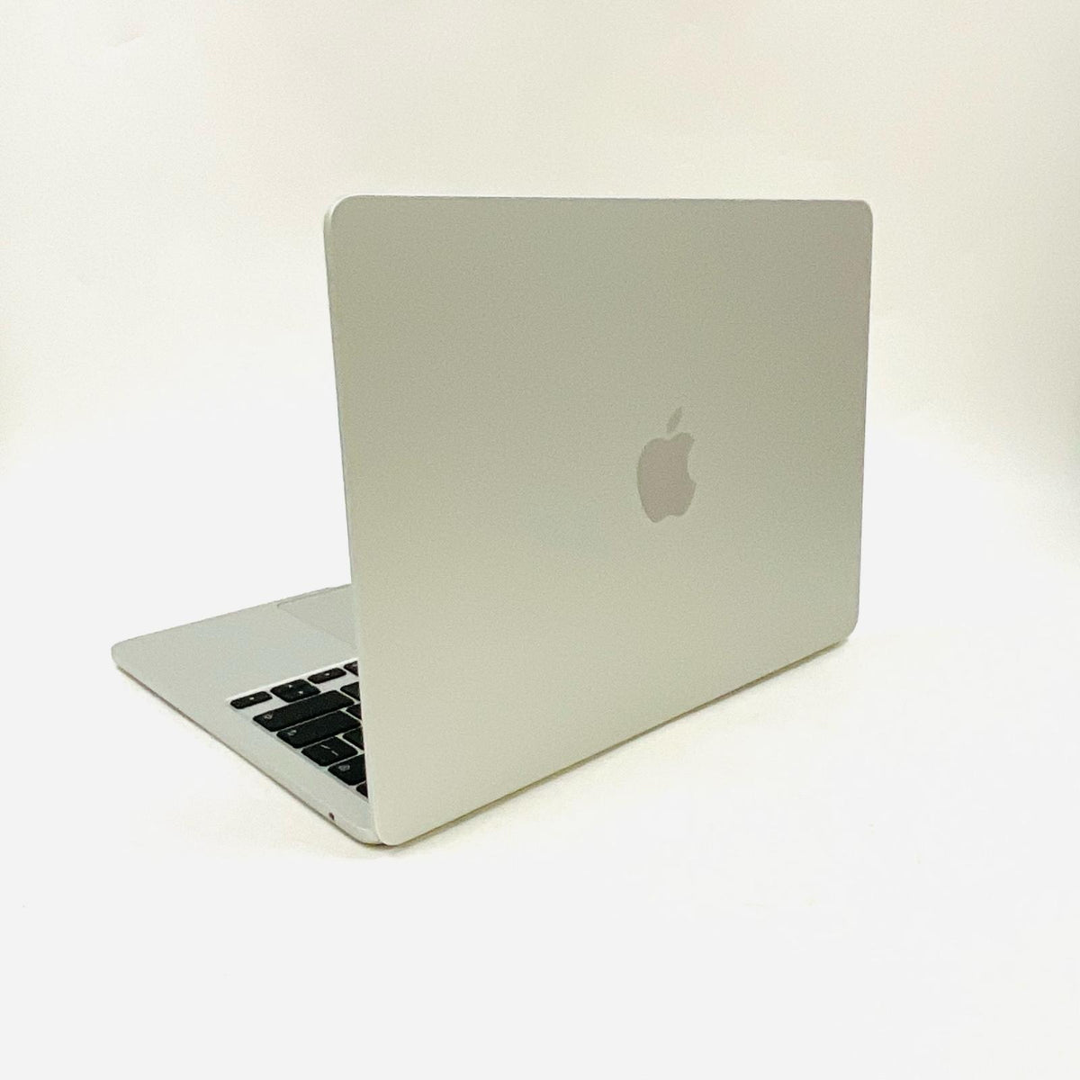 【全額返金保証】【最速発送】Apple MacBook Air 13インチ 2026 Apple M5 16GB SSD 512GB シルバー 100% 超美品 動作確認済
