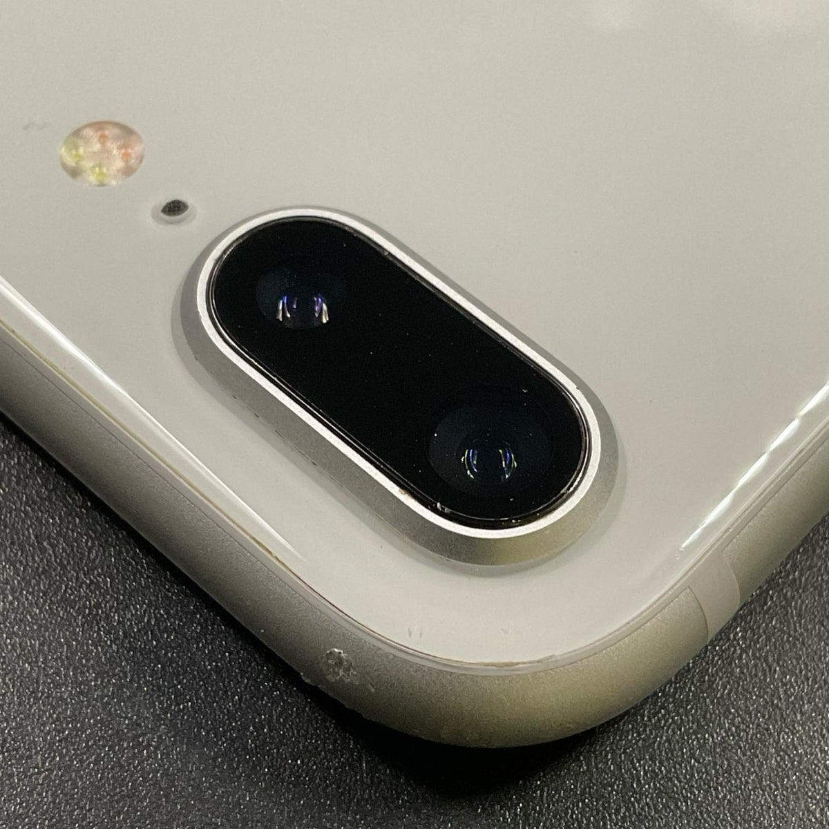 【最速発送】Apple iPhone iPhone 8 Plus 256GB シルバー docomo 白ロム【難有】 74%