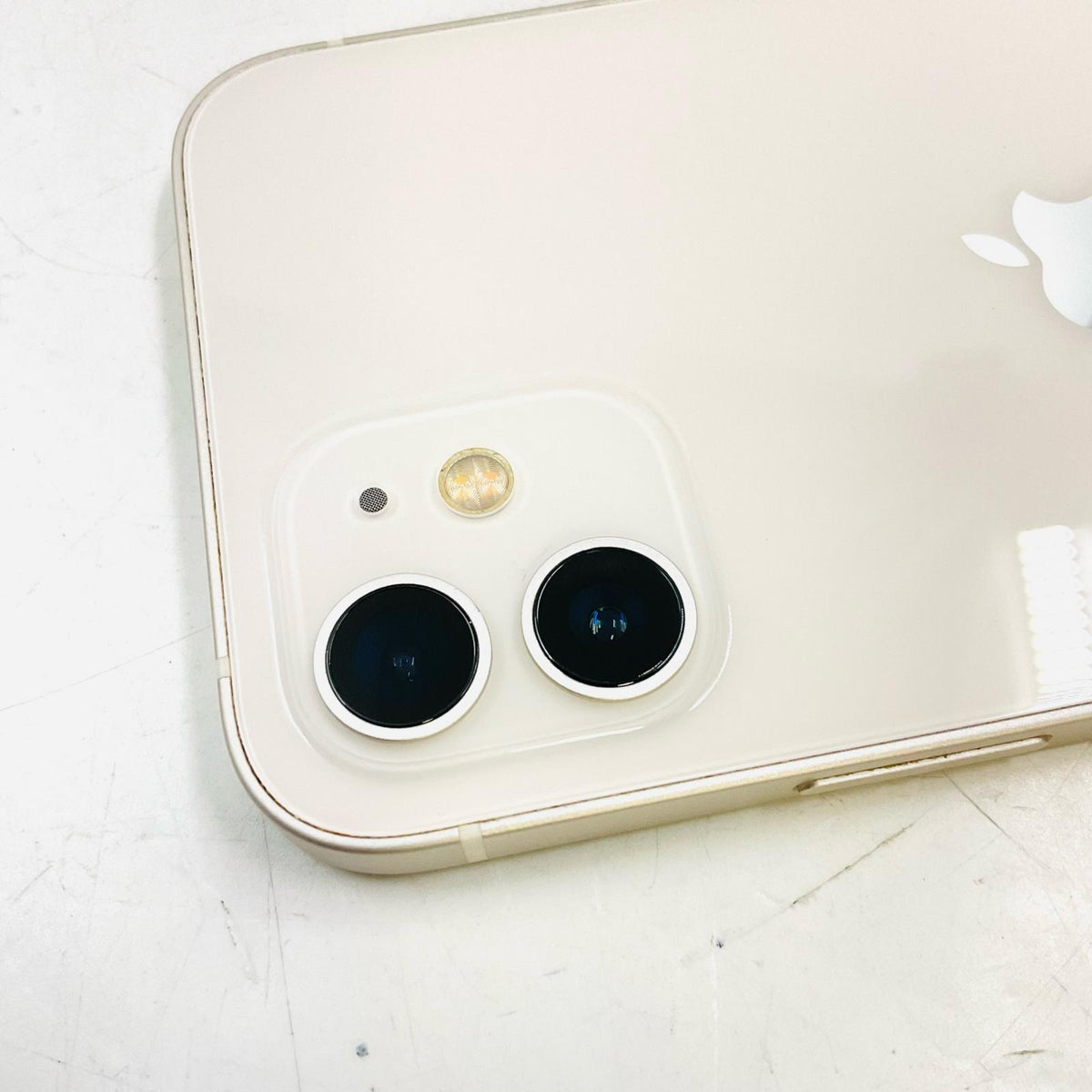 【全額返金保証】【最速発送】Apple iPhone iPhone 12 64GB ホワイト au SIMフリー 白ロム 美品 動作確認済 86%