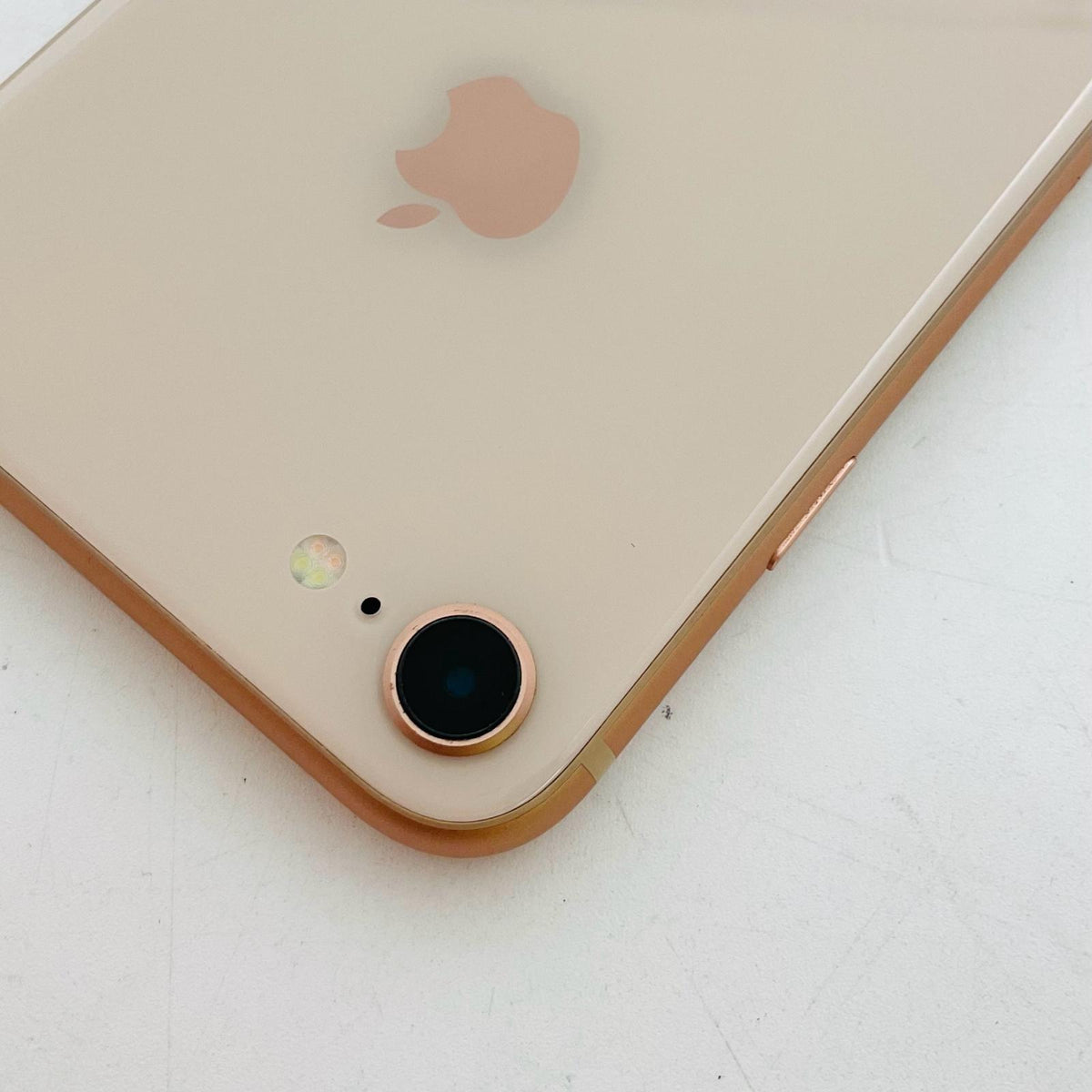 【最速発送】Apple iPhone iPhone 8 64GB ゴールド au SIMフリー 白ロム【難有】 83%