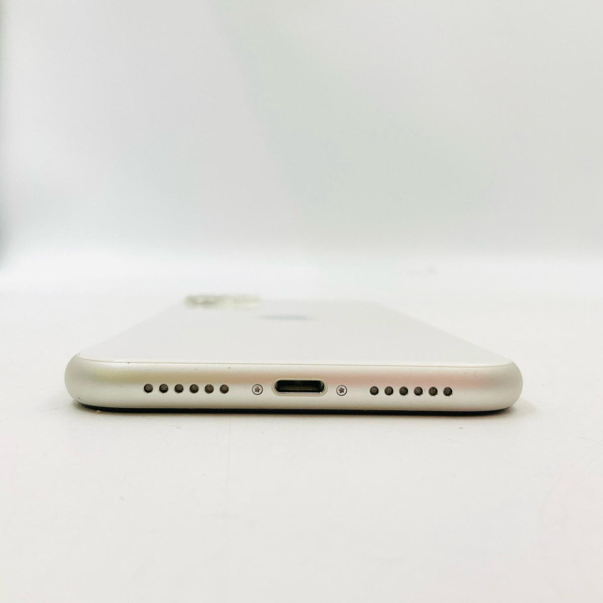 【最速発送】Apple iPhone iPhone 11 128GB ホワイト docomo SIMフリー 白ロム【難有】 75%