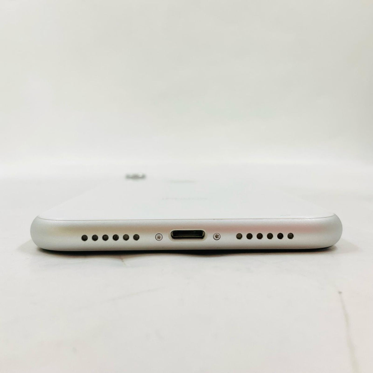 【最速発送】Apple iPhone iPhone XR 256GB ホワイト docomo SIMフリー 白ロム【難有】 87%