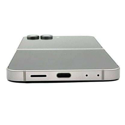 【最速発送】SAMSUNG Galaxy Z Flip6 256GB シルバー docomo SIMフリー SC-54E 白ロム【難有】