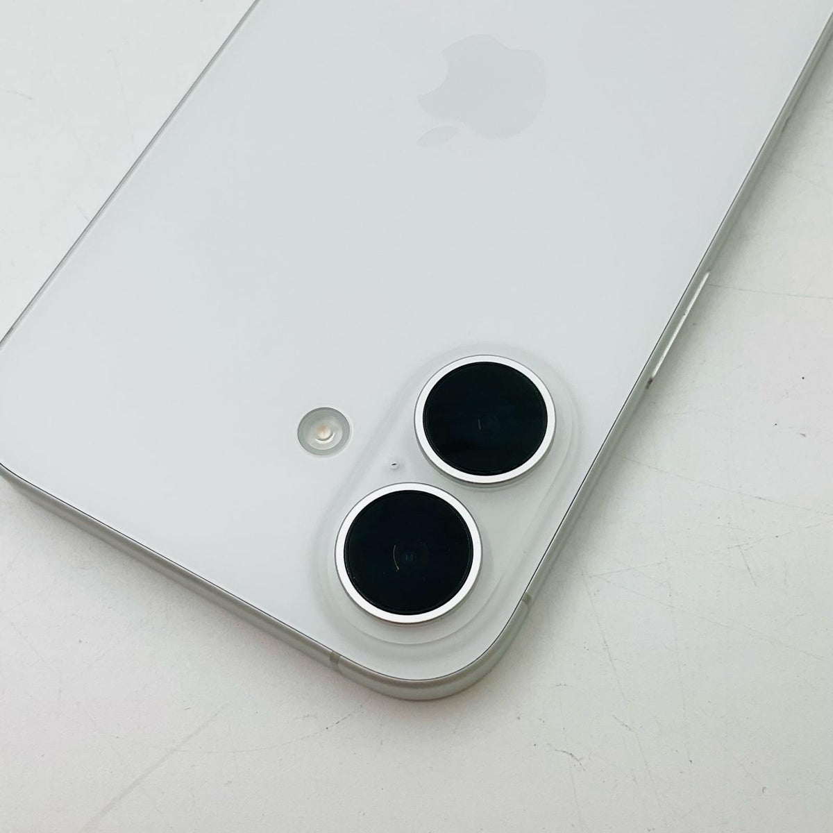 【最速発送】Apple iPhone iPhone 16 128GB ホワイト au SIMフリー 白ロム【難有】 79%