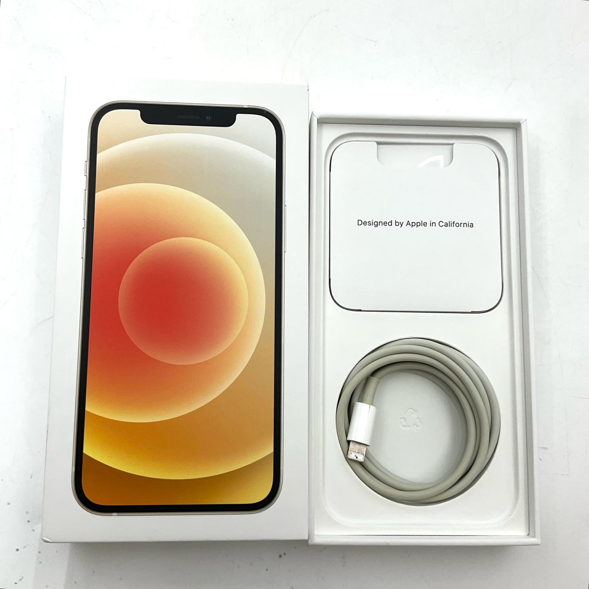 【最速発送】Apple iPhone iPhone 12 128GB ホワイト docomo SIMフリー 白ロム【難有】 95%