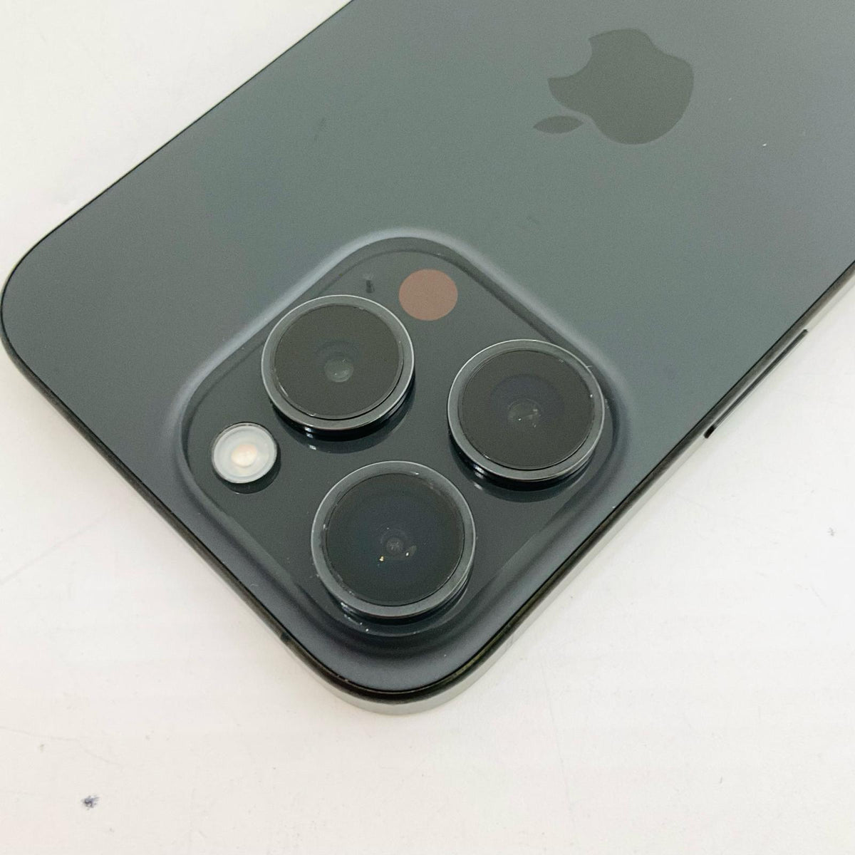 【全額返金保証】【最速発送】Apple iPhone iPhone 15 Pro 256GB ブラックチタニウム docomo SIMフリー 白ロム 美品 動作確認済 81%