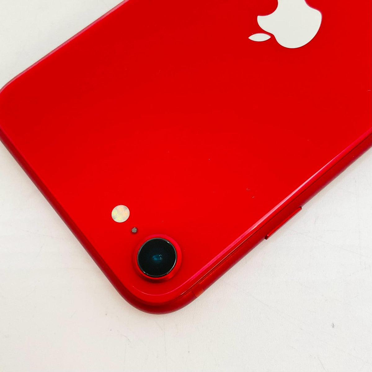 【全額返金保証】【最速発送】Apple iPhone iPhone SE (2nd generation) 128GB (PRODUCT)RED au SIMフリー 白ロム 動作確認済 79%