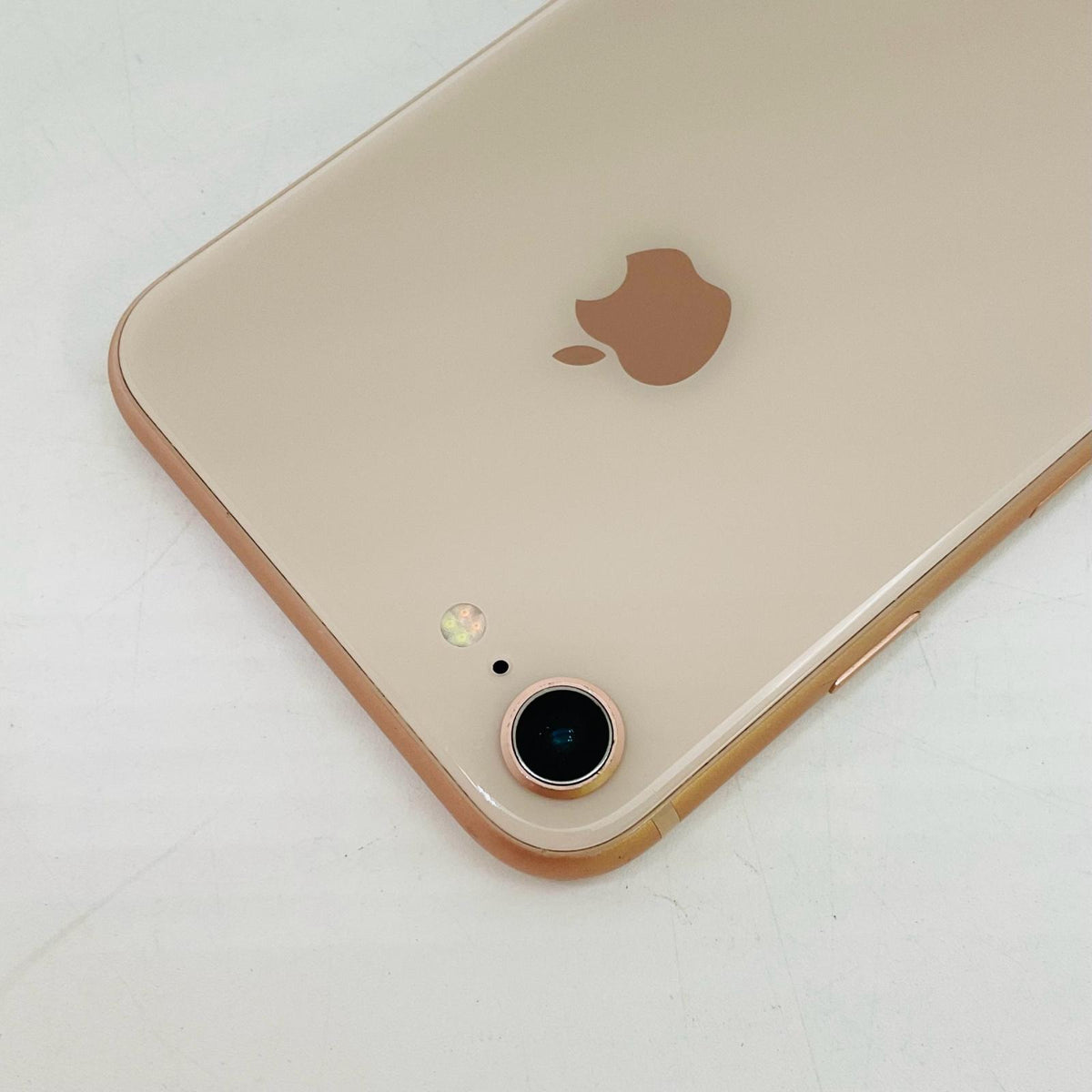 【全額返金保証】【最速発送】Apple iPhone iPhone 8 64GB ゴールド docomo SIMフリー 白ロム 動作確認済 72%