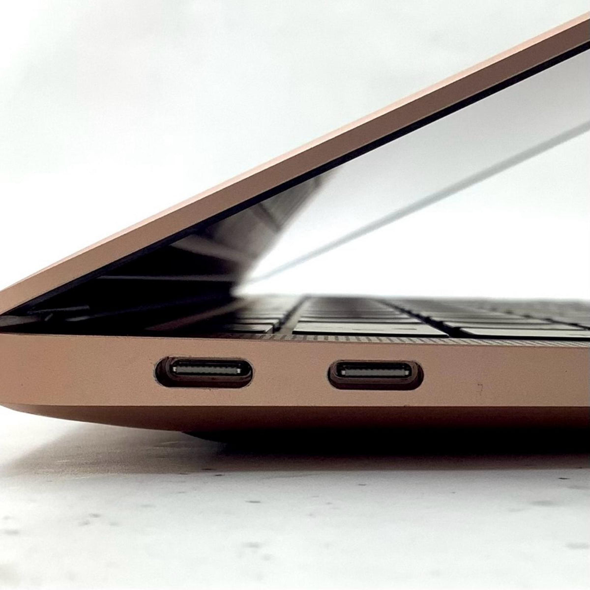 【全額返金保証】【最速発送】Apple MacBook Air 13インチ 2020 Apple M1 8GB SSD 256GB ゴールド 92% 美品 動作確認済