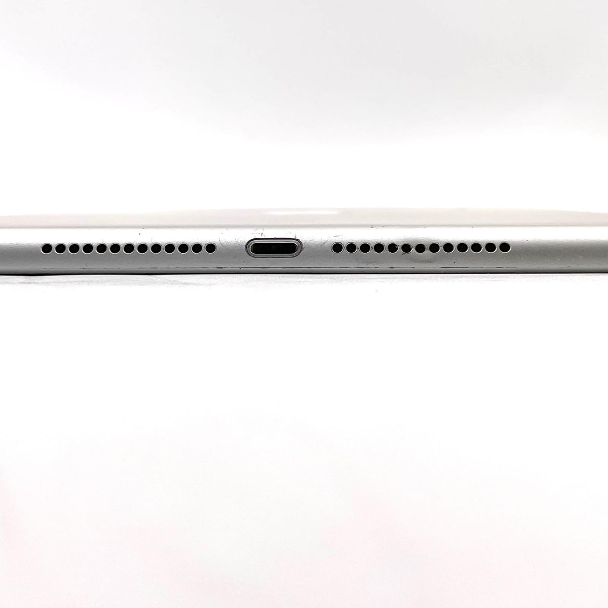 【全額返金保証】【最速発送】Apple iPad iPad 第5世代 32GB シルバー WiFi+Cellular docomo 白ロム 動作確認済