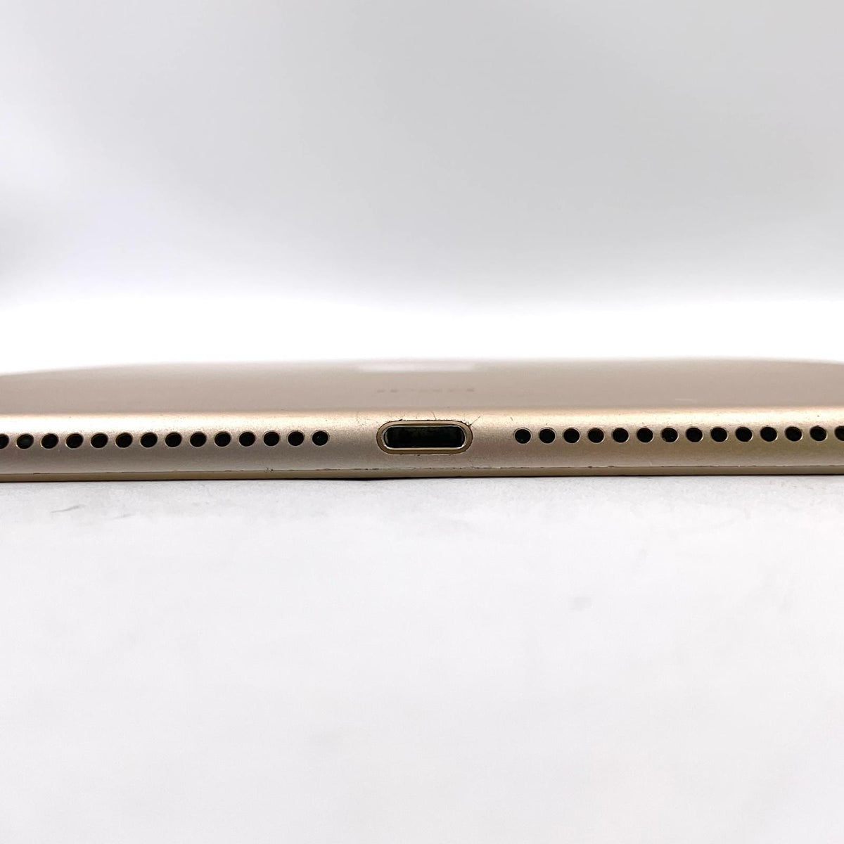 【全額返金保証】【最速発送】Apple iPad iPad Air 2 16GB ゴールド WiFi+Cellular docomo 白ロム 動作確認済