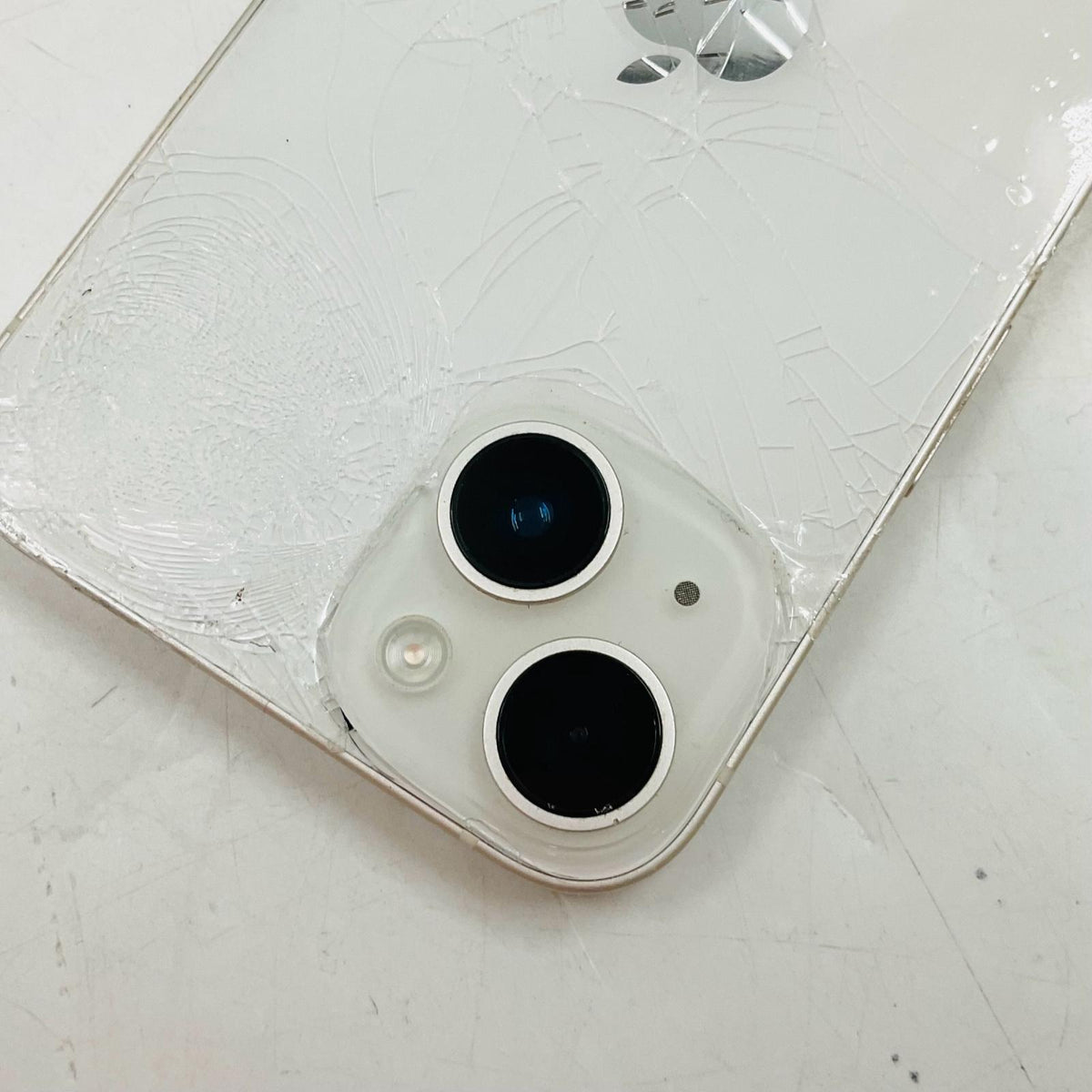 【最速発送】Apple iPhone iPhone 14 128GB スターライト docomo SIMフリー 白ロム【難有】 81%