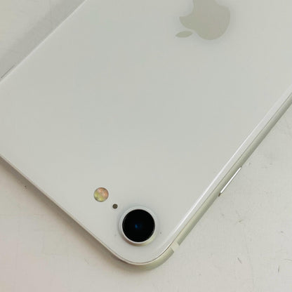 【全額返金保証】【最速発送】Apple iPhone iPhone SE (2nd generation) 64GB ホワイト docomo SIMフリー 白ロム 動作確認済 83%