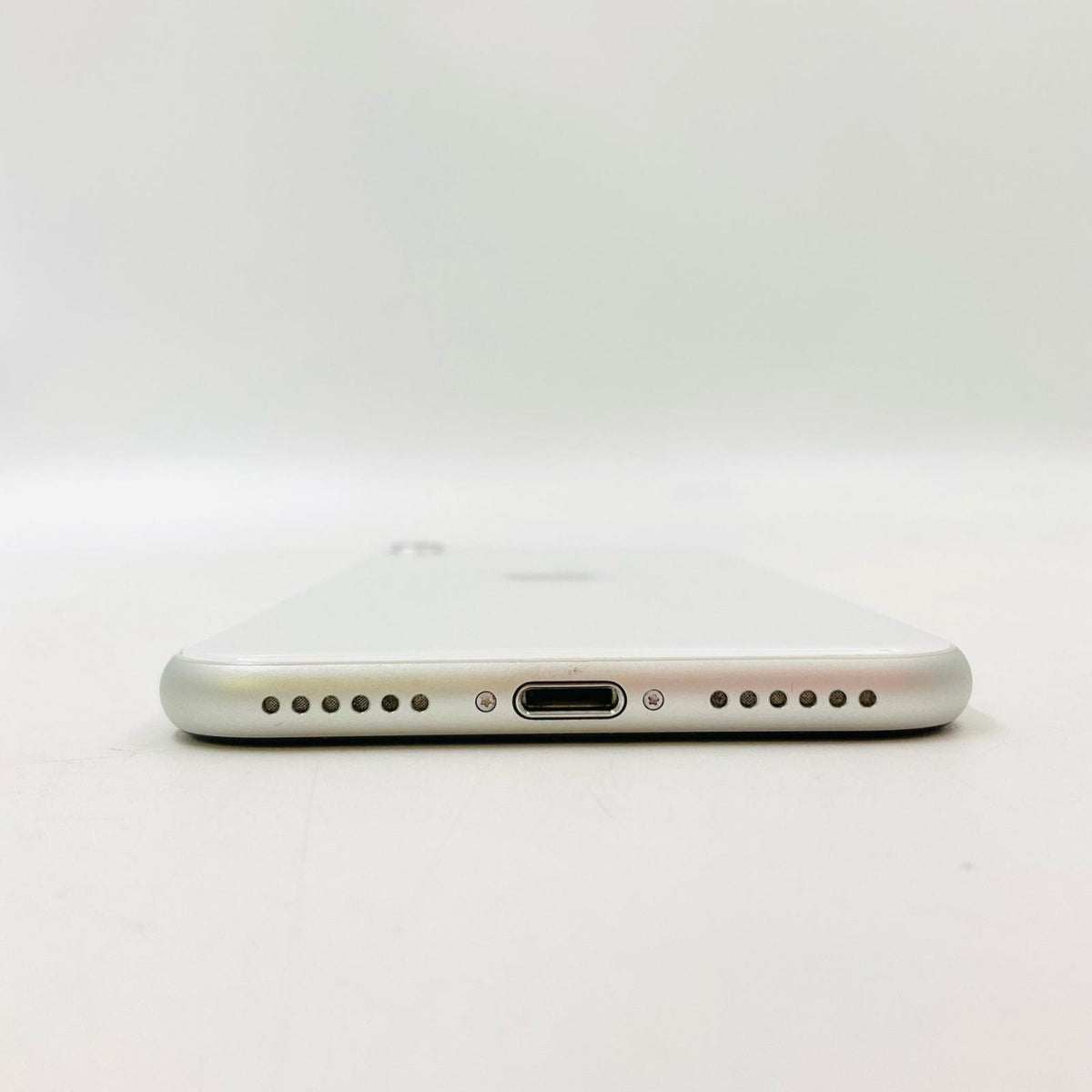 【全額返金保証】【最速発送】Apple iPhone iPhone SE (2nd generation) 64GB ホワイト SIMフリー 白ロム 美品 動作確認済 77%