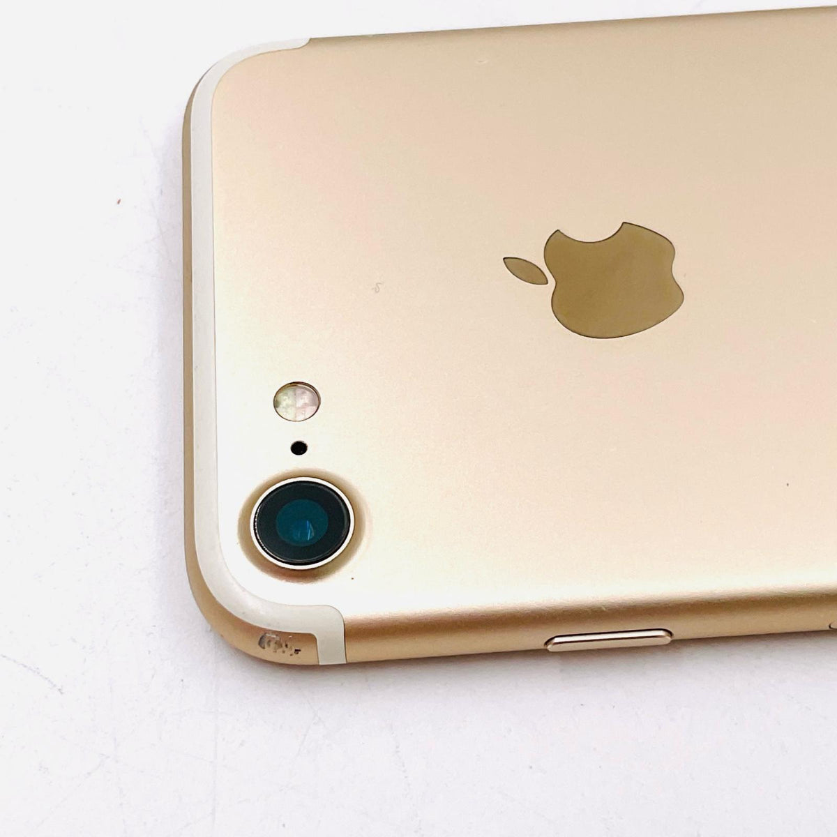 【最速発送】Apple iPhone iPhone 7 128GB ゴールド 白ロム【難有】 69%