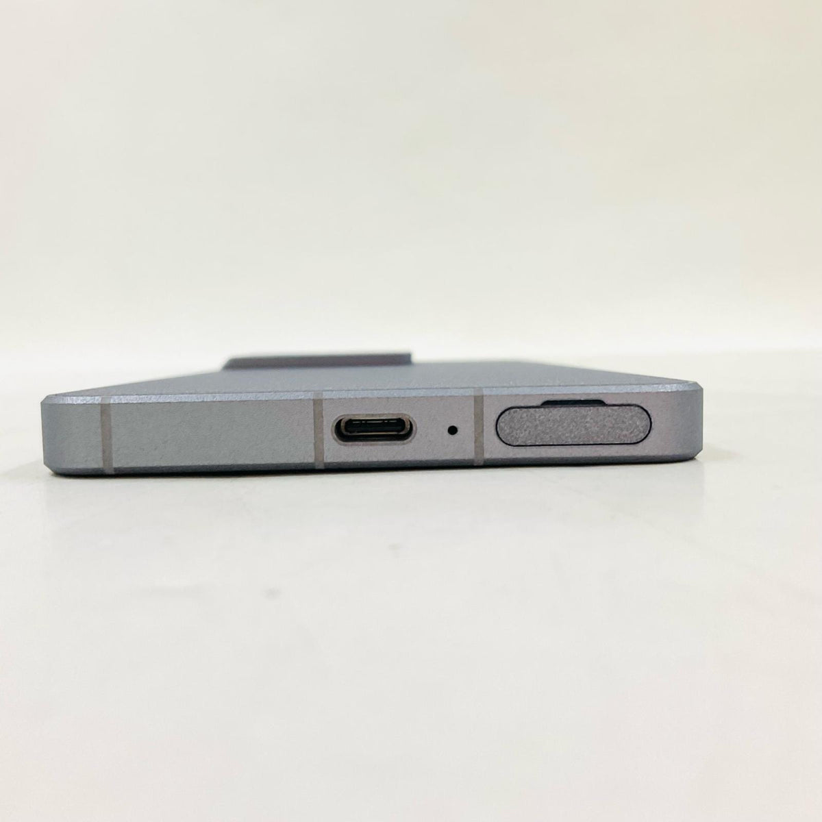【全額返金保証】【最速発送】Sony Xperia 1viii 256GB ロライトシルバー docomo SIMフリー SO-51G 超美品 動作確認済