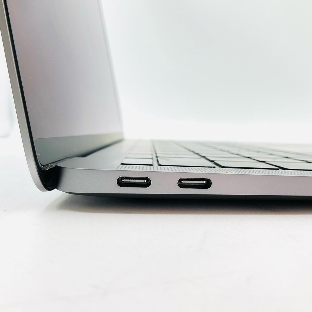 【最速発送】Apple MacBook Air 13インチ 2019 Dual-Core Intel Core i5 8GB SSD 512GB スペースグレイ 84%【難有】