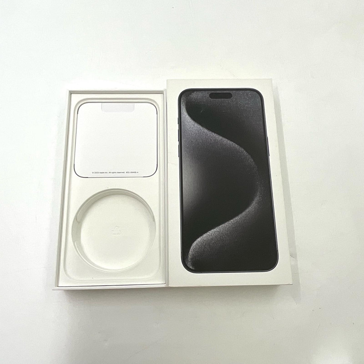 【全額返金保証】【最速発送】Apple iPhone iPhone 15 Pro Max 256GB ブラックチタニウム SIMフリー 白ロム 美品 動作確認済 85%