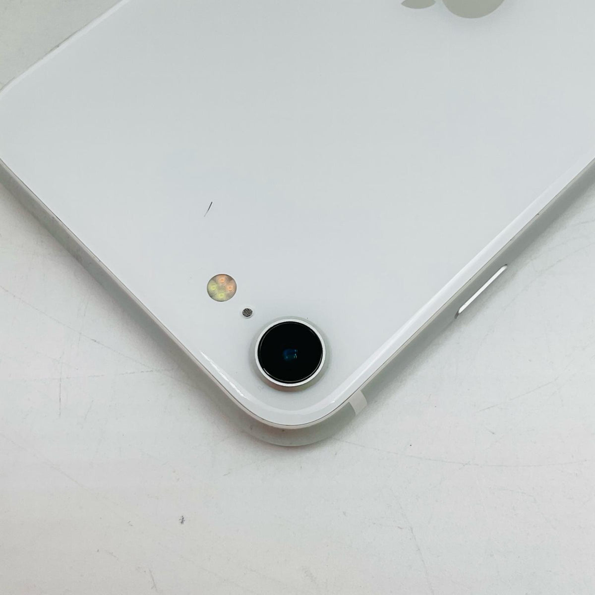 【全額返金保証】【最速発送】Apple iPhone iPhone SE (2nd generation) 128GB ホワイト docomo SIMフリー 白ロム 美品 動作確認済 90%