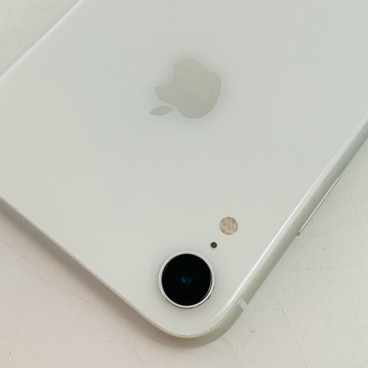 【全額返金保証】【最速発送】Apple iPhone iPhone XR 64GB ホワイト docomo SIMフリー 白ロム 動作確認済 76%