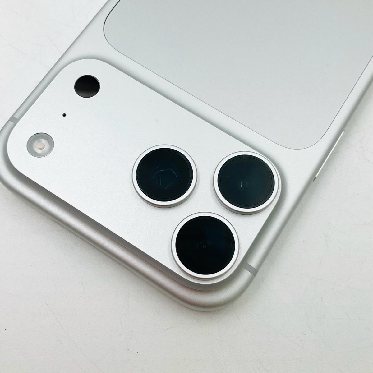 【全額返金保証】【最速発送】Apple iPhone iPhone 18 Pro Max 256GB シルバー SIMフリー 白ロム 超美品 動作確認済 100%