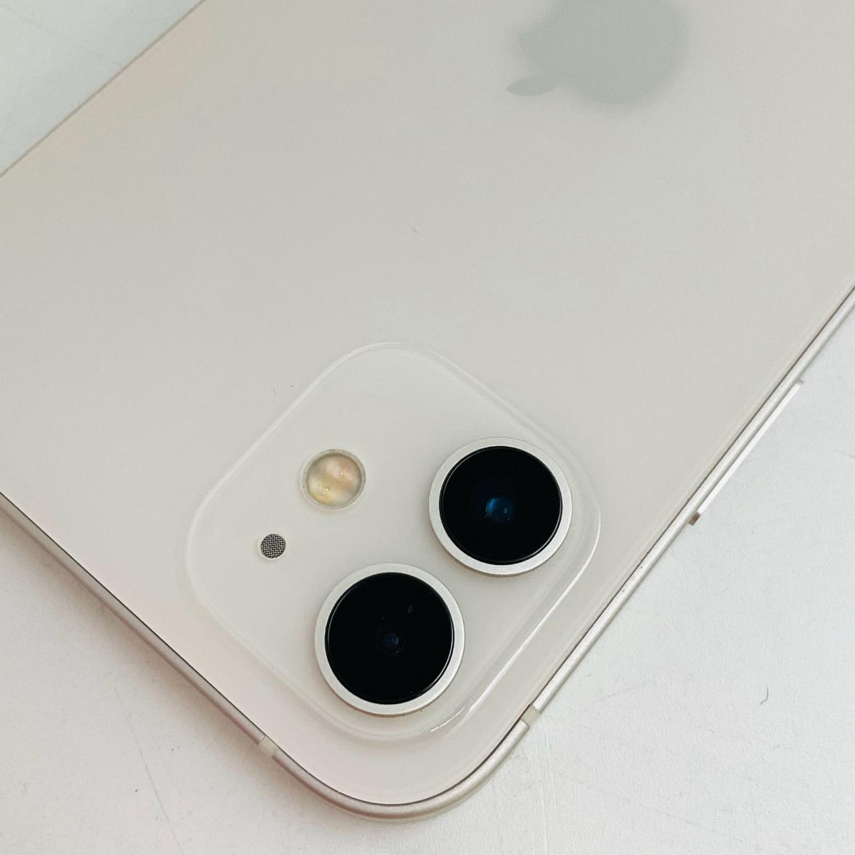 【全額返金保証】【最速発送】Apple iPhone iPhone 12 64GB ホワイト docomo SIMフリー 白ロム 美品 動作確認済 85%