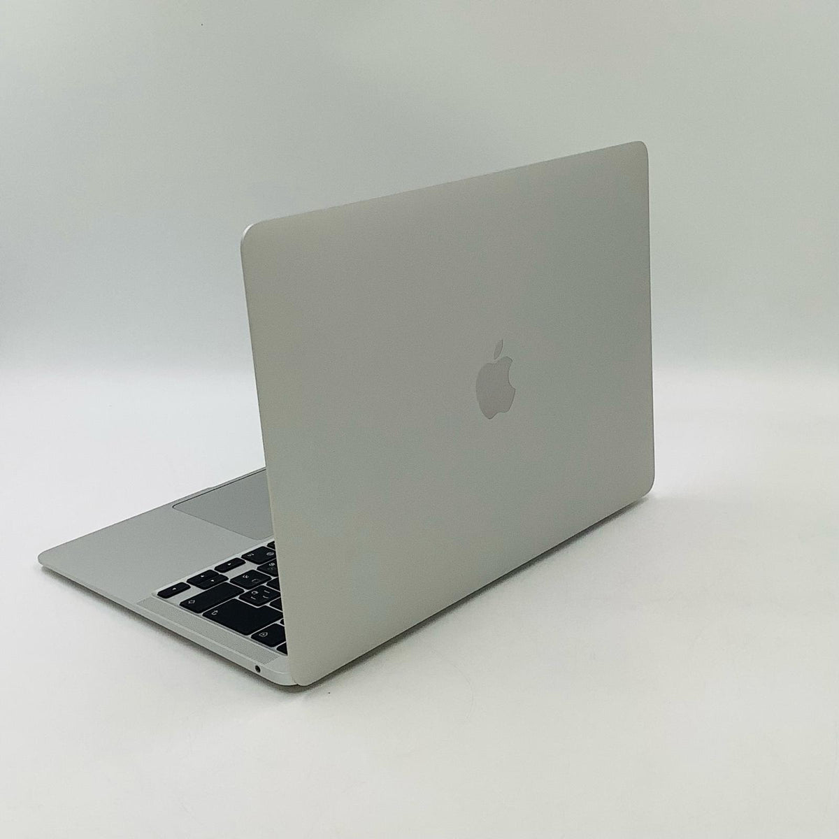 【全額返金保証】【最速発送】Apple MacBook Air 13インチ 2020 Apple M1 8GB SSD 256GB シルバー 95% 美品 動作確認済