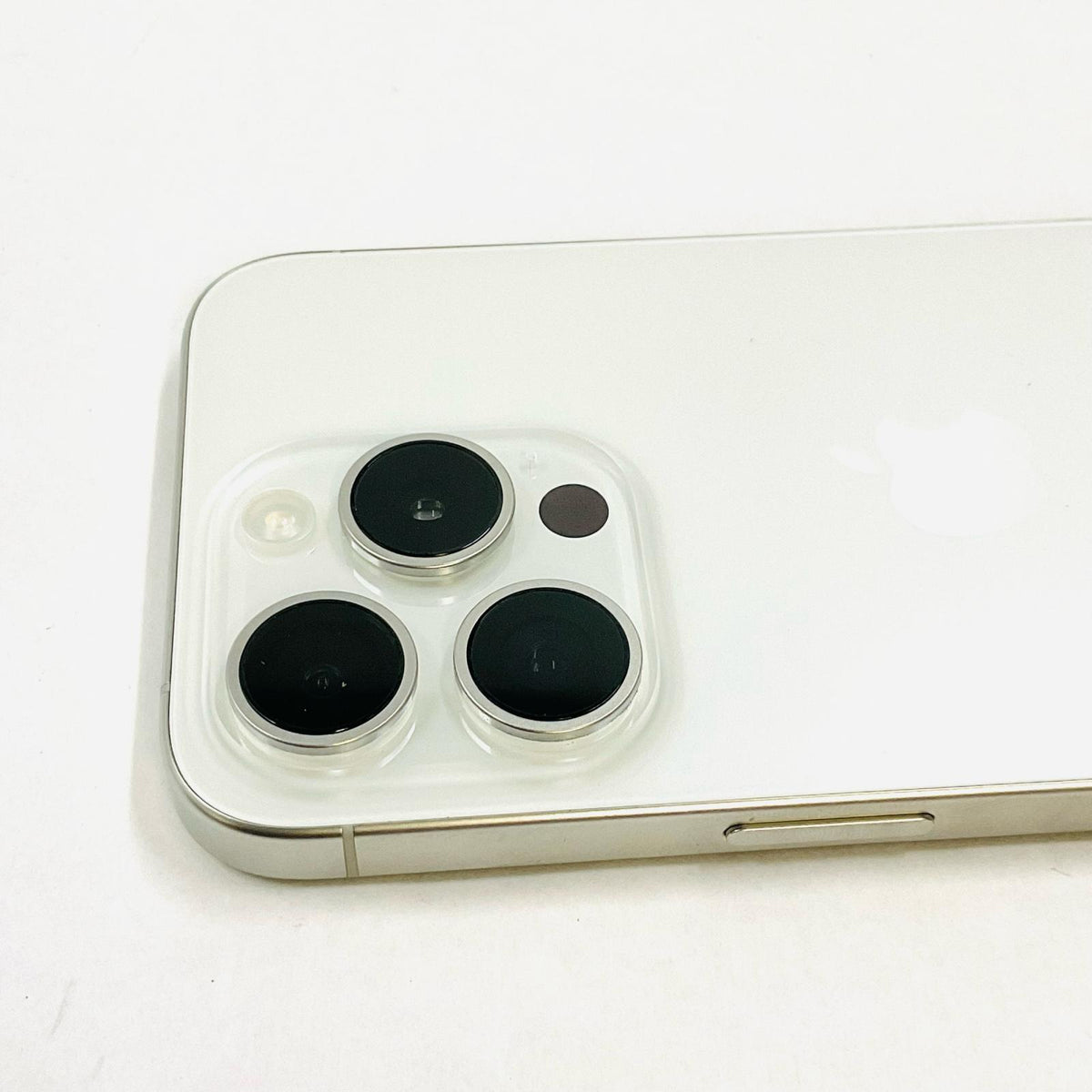 【全額返金保証】【最速発送】Apple iPhone iPhone 15 Pro 256GB ホワイトチタニウム SIMフリー 白ロム 美品 動作確認済 80%