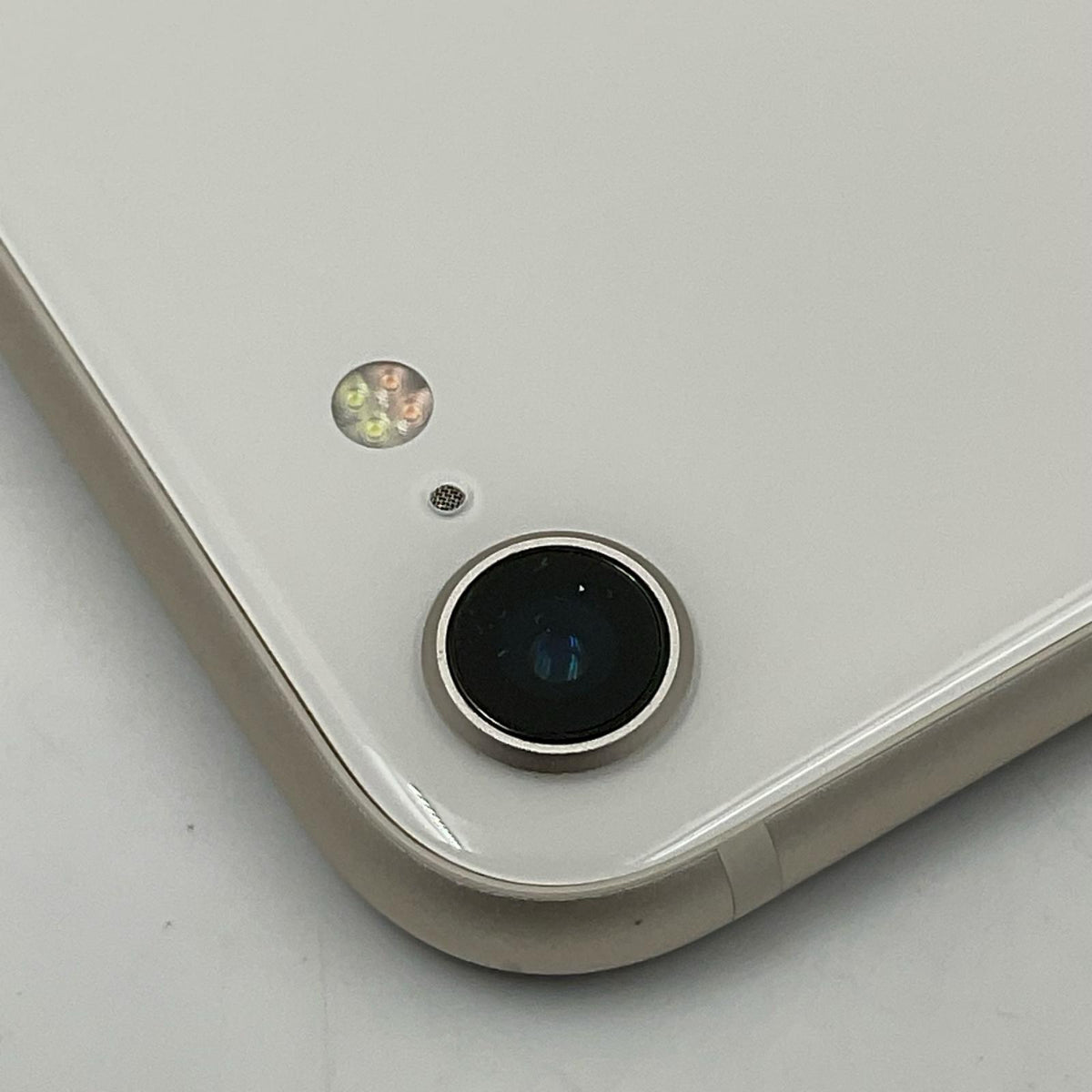 【全額返金保証】【最速発送】Apple iPhone iPhone SE (3rd generation) 128GB スターライト au SIMフリー 白ロム 美品 動作確認済 87%