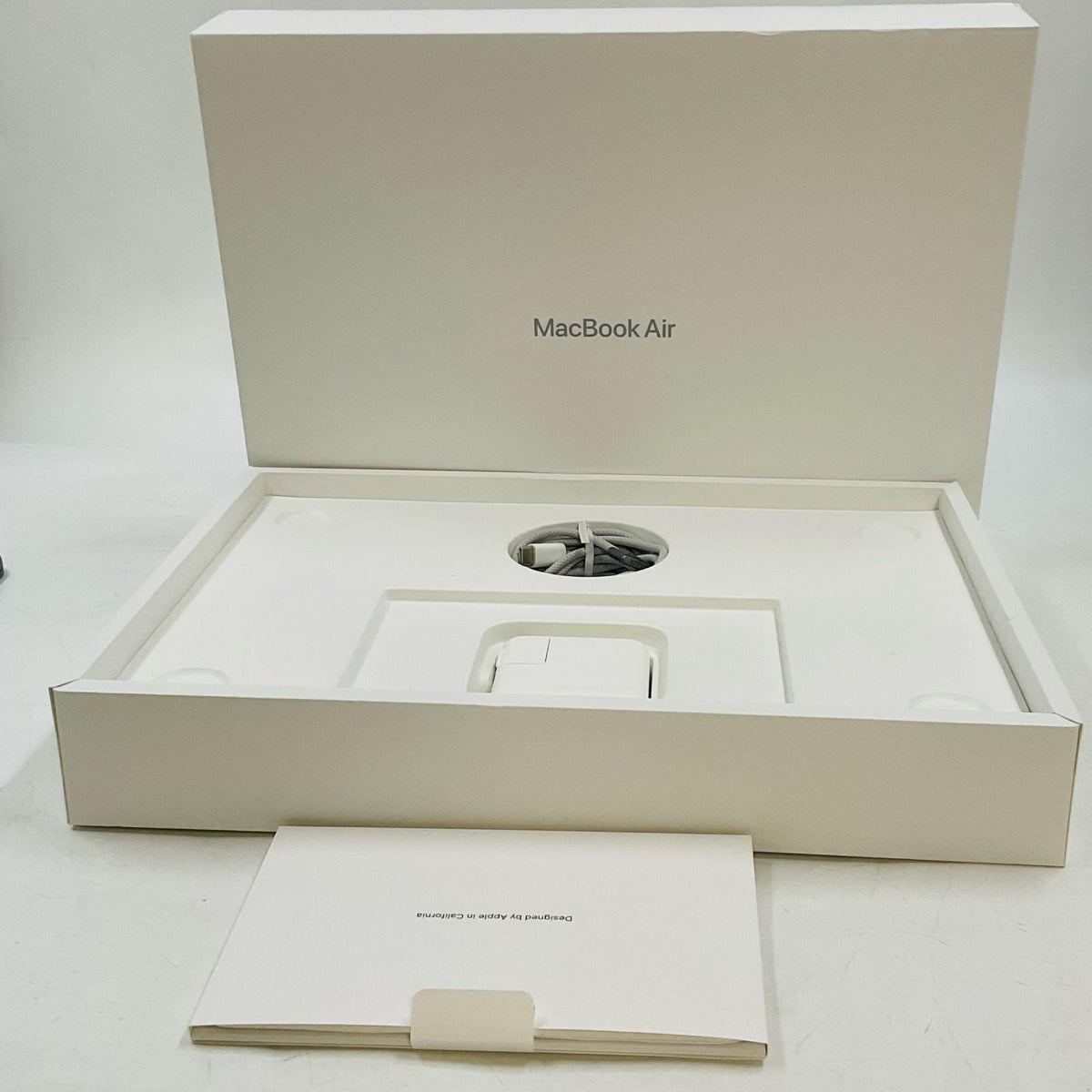 【全額返金保証】【最速発送】Apple MacBook Air 13インチ 2022 Apple M2 8GB SSD 256GB スペースグレイ 95% 超美品 動作確認済