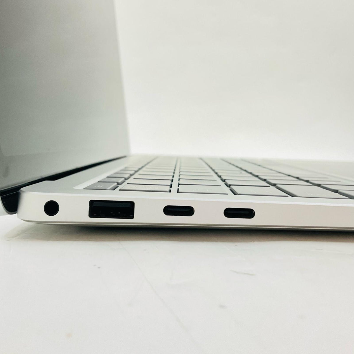 【最速発送】Microsoft Corporation Surface Microsoft Surface Laptop, 7th Edition Snapdragon(R) X 12-core X1E80100 @ 3.40 GHz 16GB SSD(NVMe) 1TB Qualcomm(R) Adreno(TM) X1-85 GPU 98%【難有】
