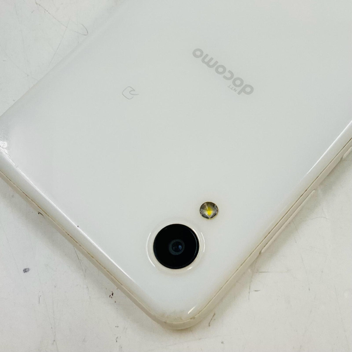 【最速発送】SAMSUNG Galaxy A22 5G 64GB ホワイト docomo SIMフリー SC-56B 白ロム【難有】