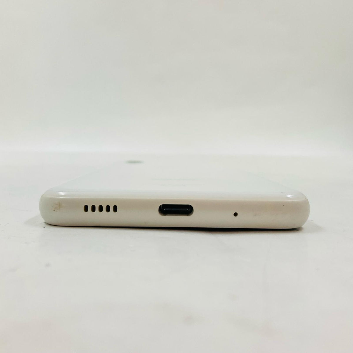 【最速発送】SAMSUNG Galaxy A22 5G 64GB ホワイト docomo SIMフリー SC-56B 白ロム【難有】