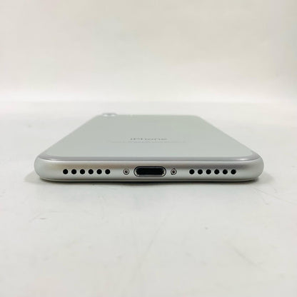 【全額返金保証】【最速発送】Apple iPhone iPhone 7 32GB シルバー au 白ロム 動作確認済 88%