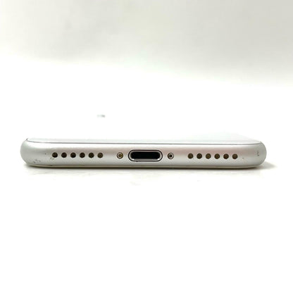 【全額返金保証】【最速発送】Apple iPhone iPhone 8 64GB シルバー au 白ロム 動作確認済 79%