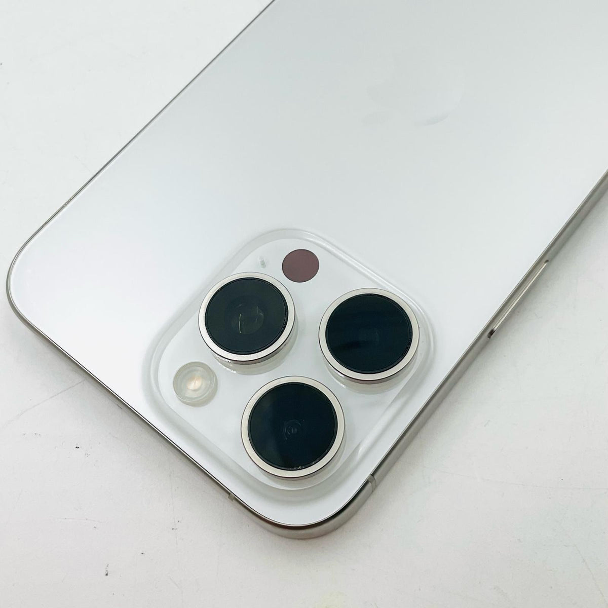 【全額返金保証】【最速発送】Apple iPhone iPhone Pro Max 15 512GB ホワイトチタニウム 楽天モバイル 動作確認済 81%